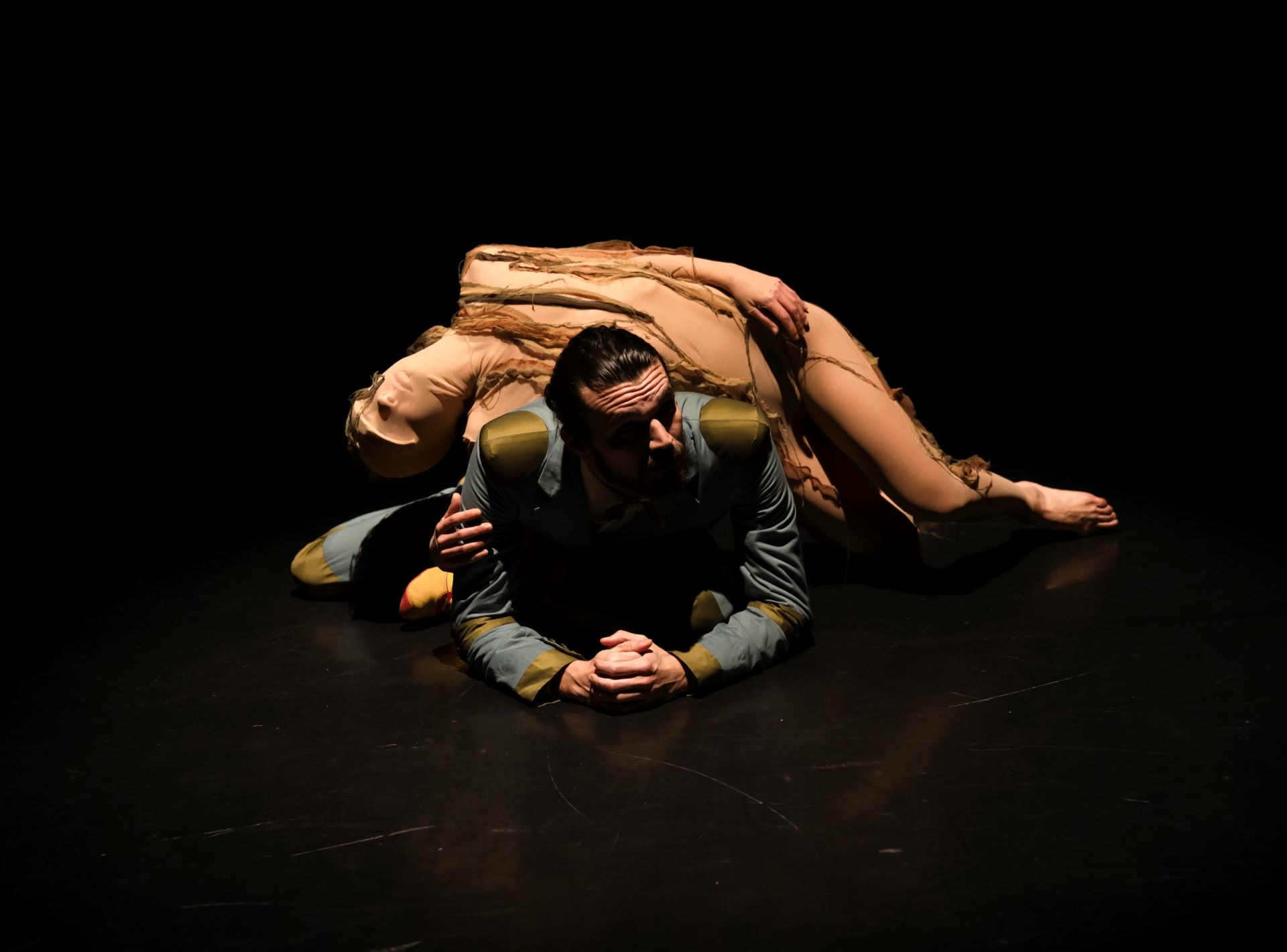 hey ai spettacolo teatrale magnete